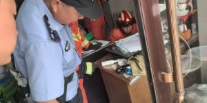 擒蛇记！警民同心速解商铺惊魂一刻