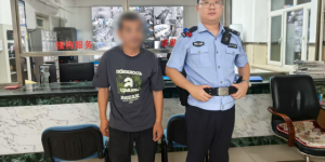 南岗分局民警巡逻中暖心救助两名困难群众 温情服务彰显城市温度