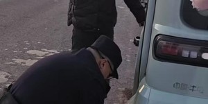 电动车半路“罢工” 民警暖心救援获点赞