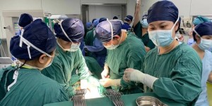 今天凌晨，5胞胎（1男4女）在武汉出生，“六千万分之一的奇迹”